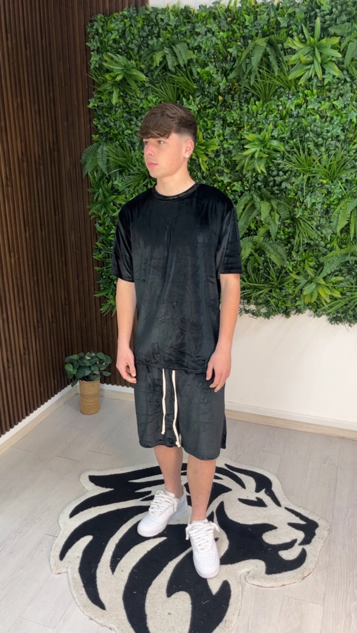 COMPLETO CORTO IN CINIGLIA LISCIA NERO