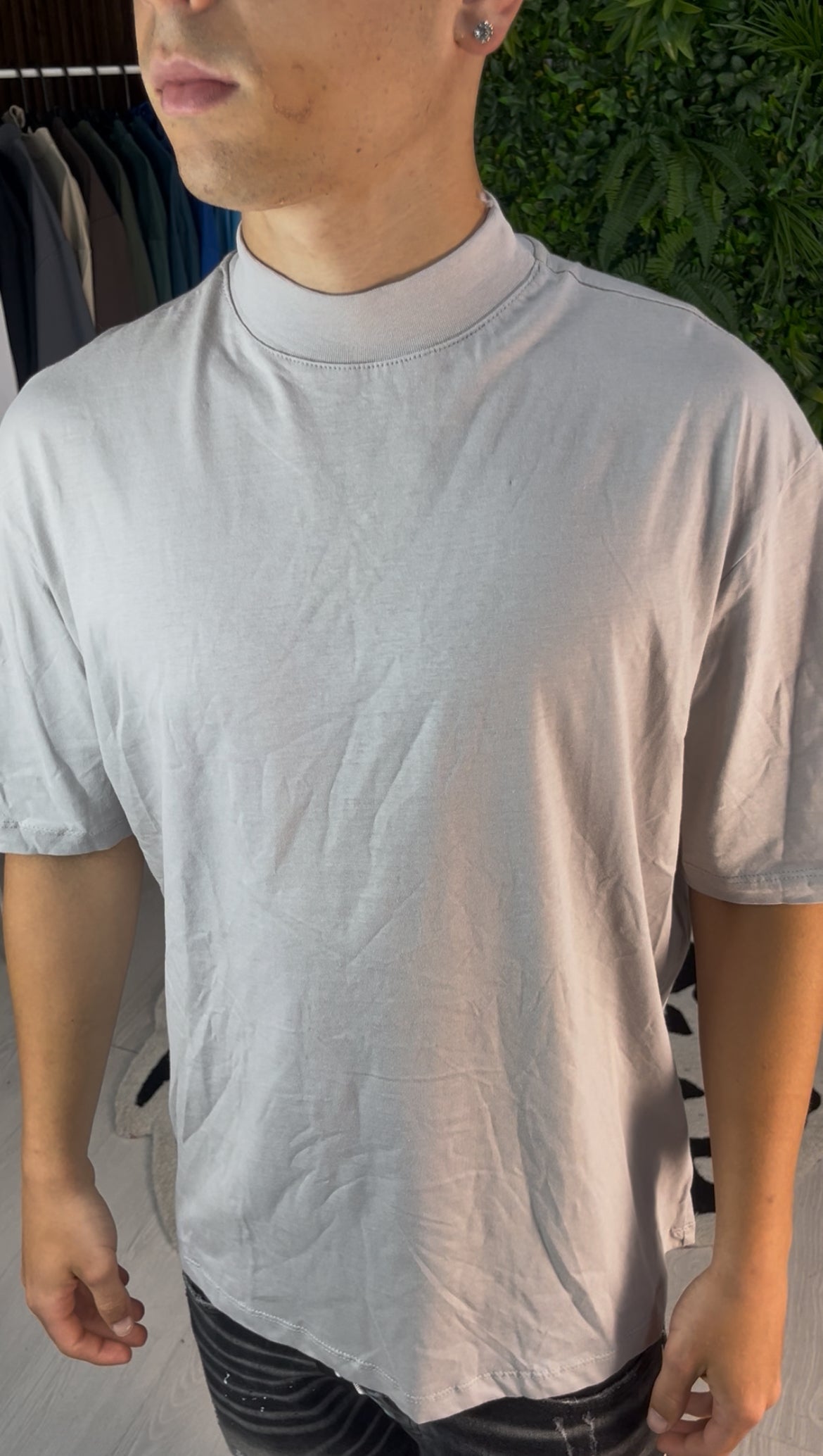 T-SHIRT COLLO ALTO GRIGIO GHIACCIO