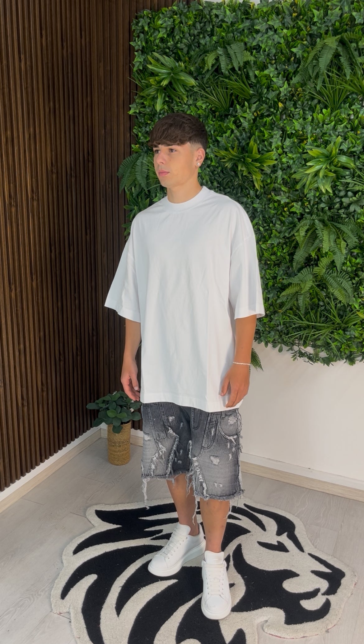 T-SHIRT OVER BIANCA