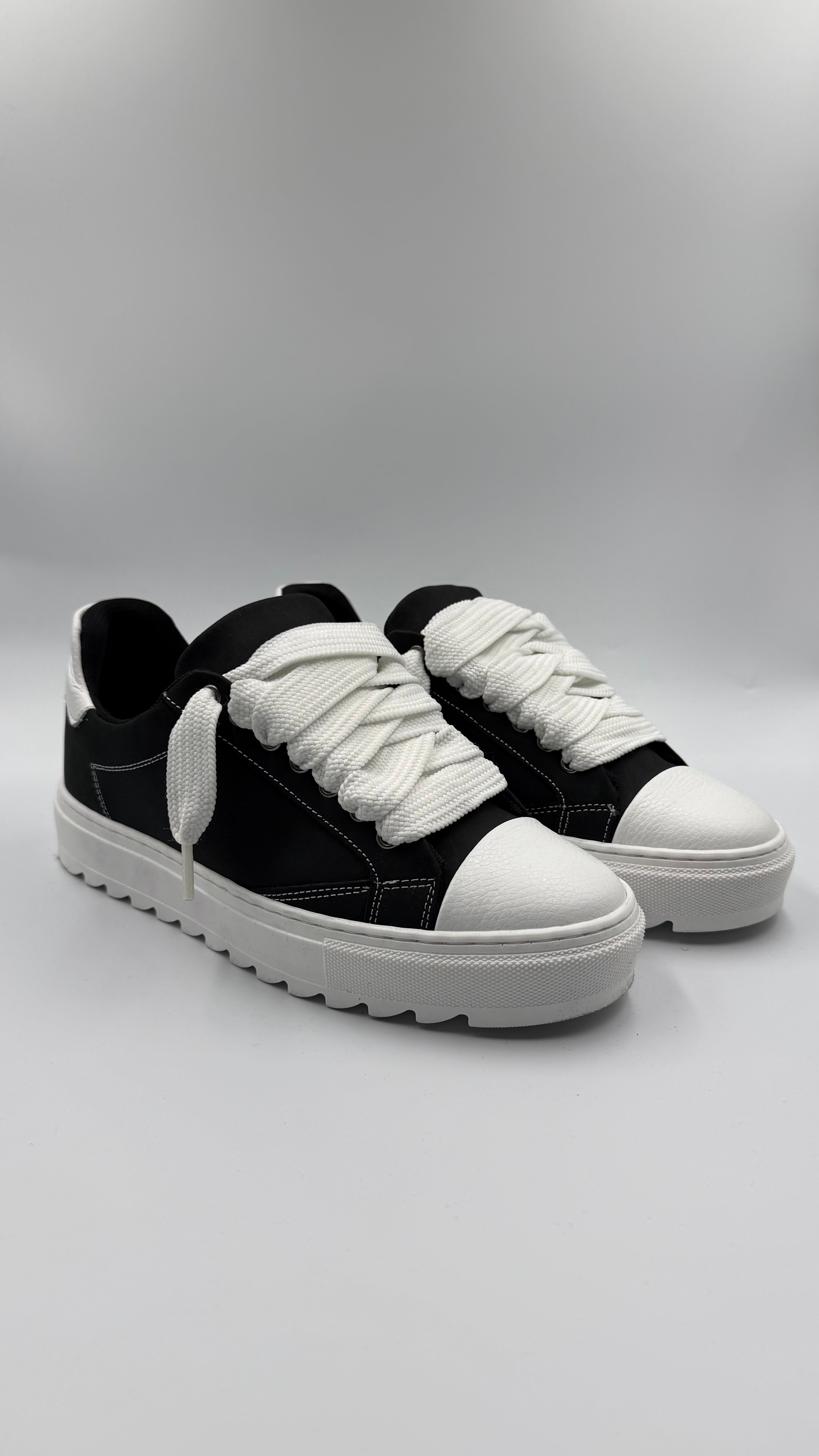 SCARPE NEXUS NERE/BIANCHE IN CAMOSCIO