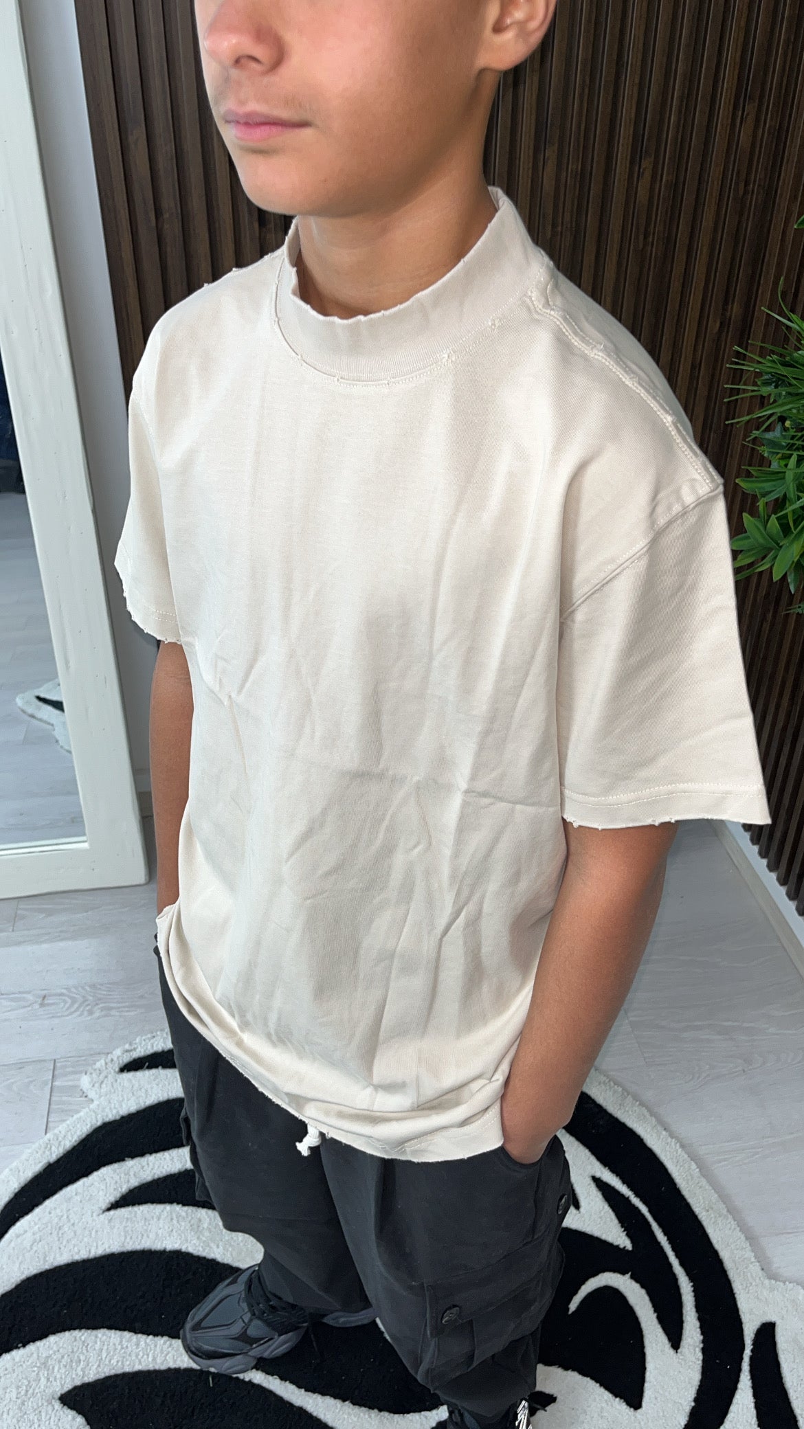 T-SHIRT CON ABRASIONI BEIGE