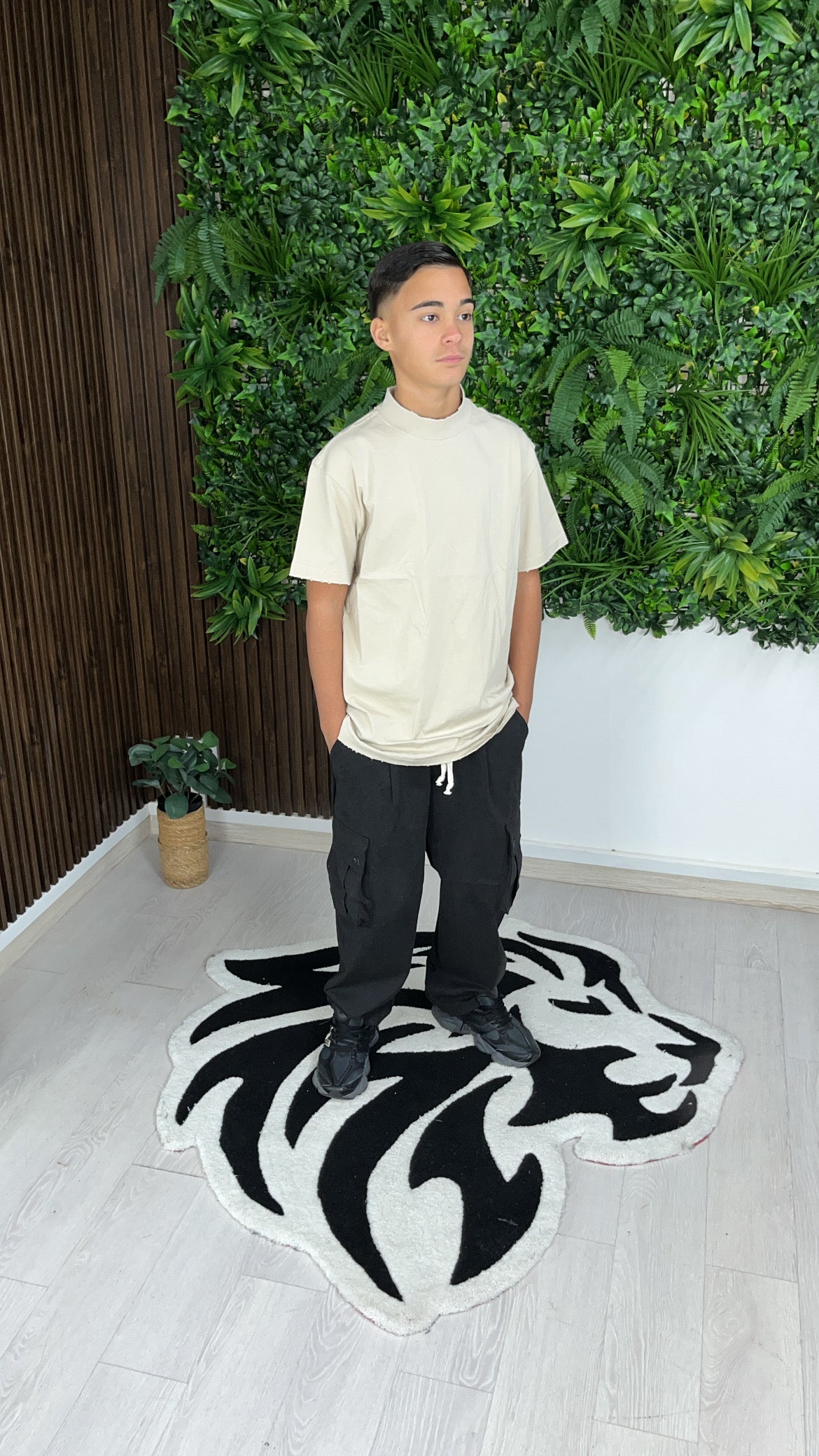 T-SHIRT CON ABRASIONI BEIGE