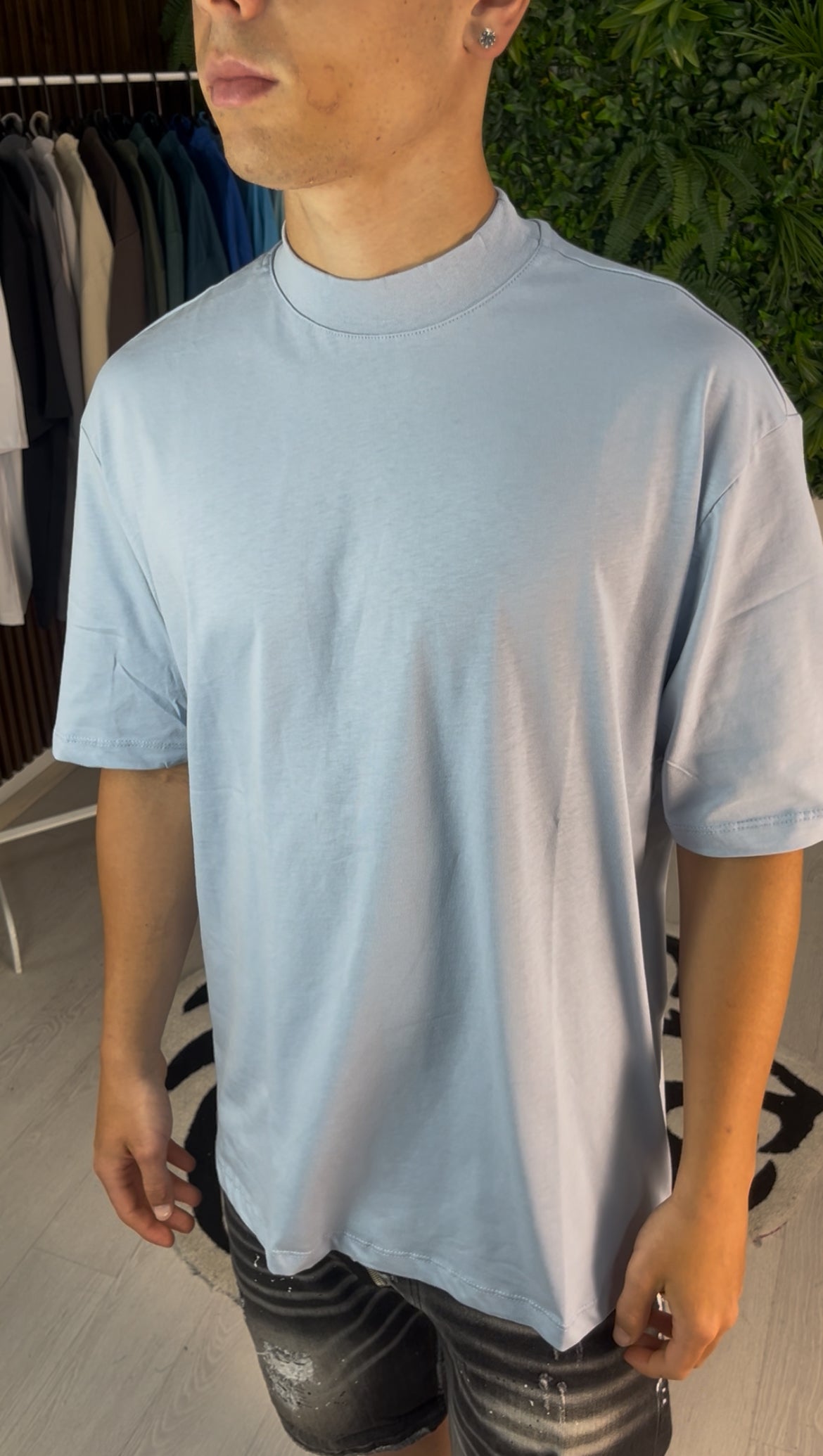 T-SHIRT COLLO ALTO CELESTE